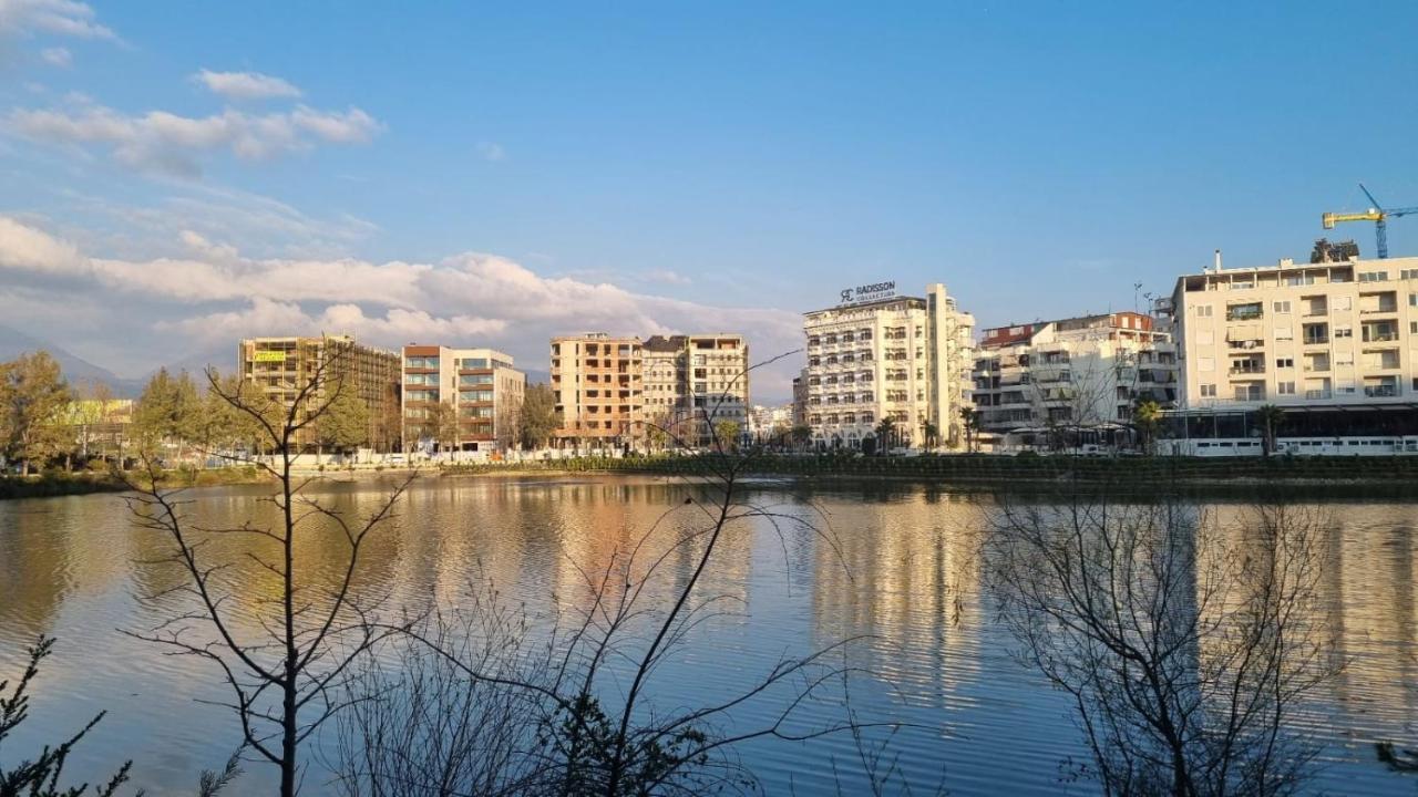 Liqeni Thate, Tirana