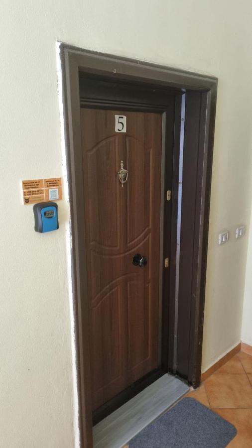 Liqeni Thate, Apartment Tirana